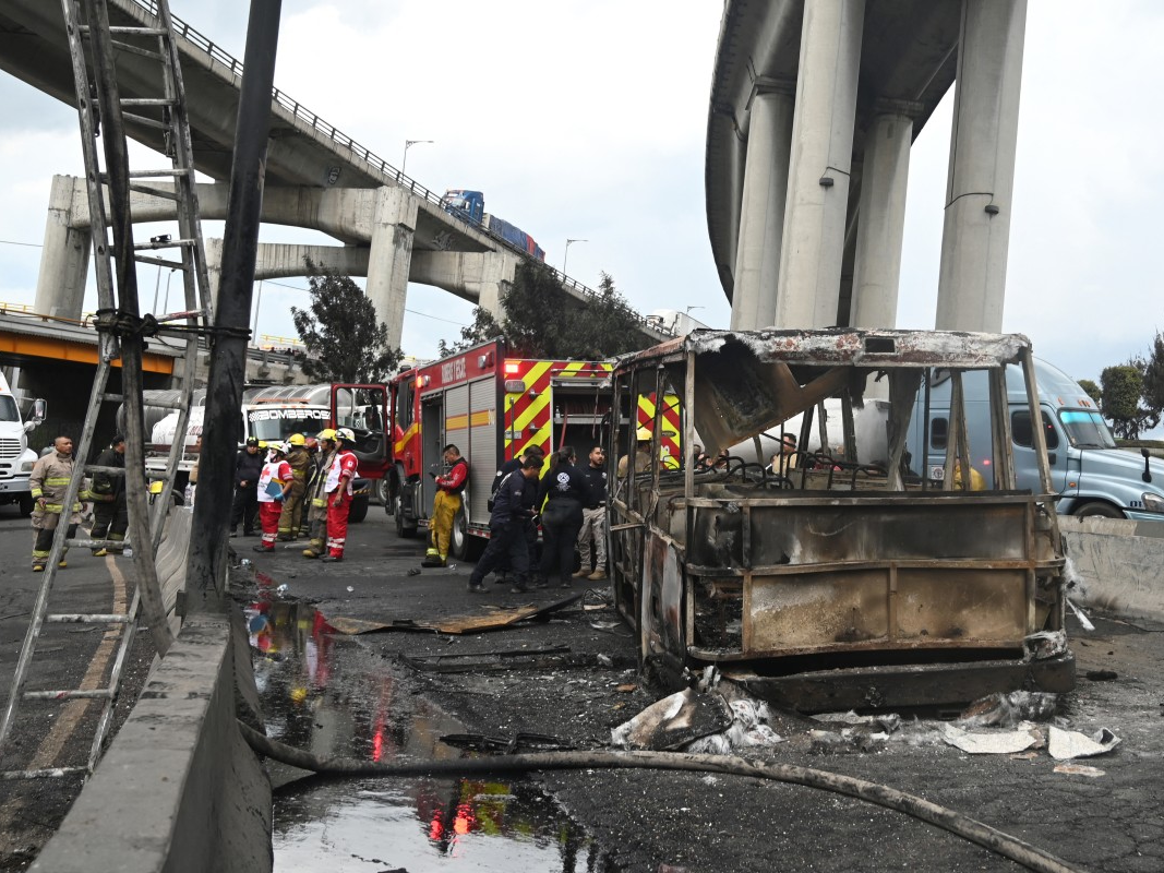Sube a diez la cifra de muertos por la explosión de un camión de gas en Ciudad de México