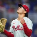 Luzardo mantuvo en raya a los Marlins para alcanzar su decimotercer triunfo