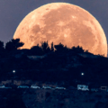 Imágenes del espectáculo en el cielo que nos regaló el eclipse lunar total