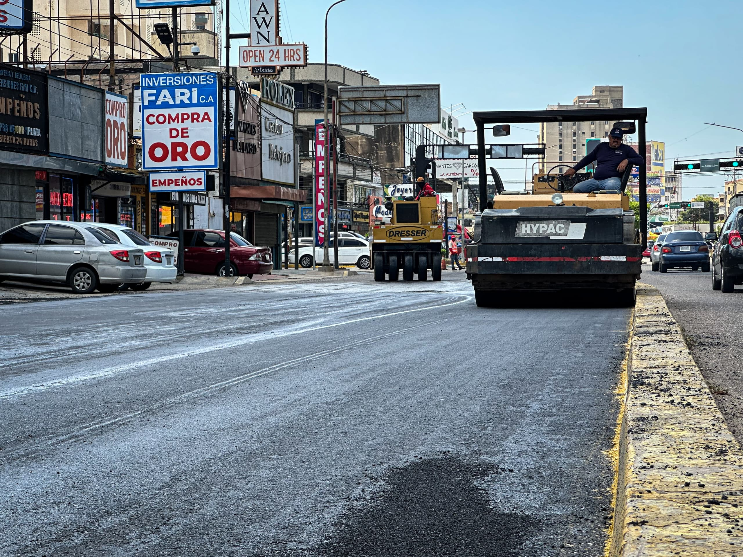 Avanza rehabilitación de la avenida Las Delicias tras instalación de 950 toneladas de asfalto