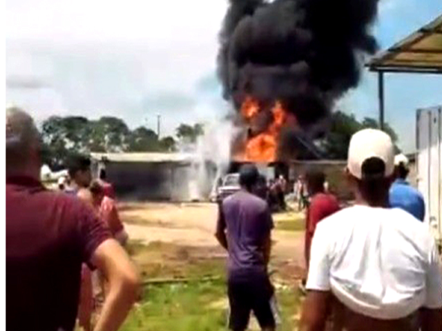 Incendio en galpón cercano al aeropuerto de La Paragua, Bolívar