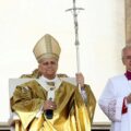 Papa pide a los jóvenes no malgastar su vida durante canonización de Carlo Acutis