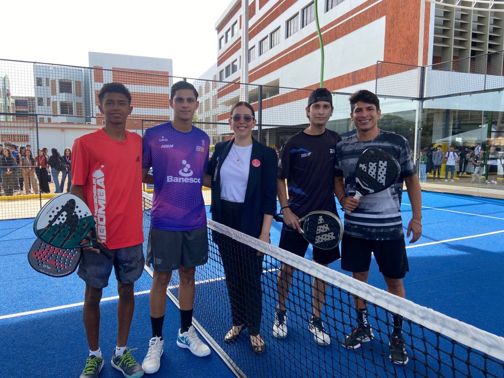 El pádel llegó a URBE con la inauguración de dos canchas