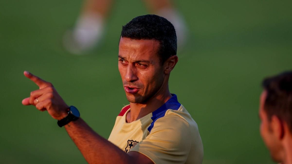 Thiago Alcántara se sumó al cuerpo técnico de Hansi Flick en el Barcelona