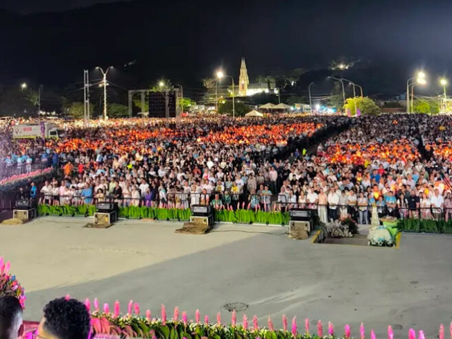 Una marea de fe: más de 4.000 fieles celebraron a la Virgen del Valle