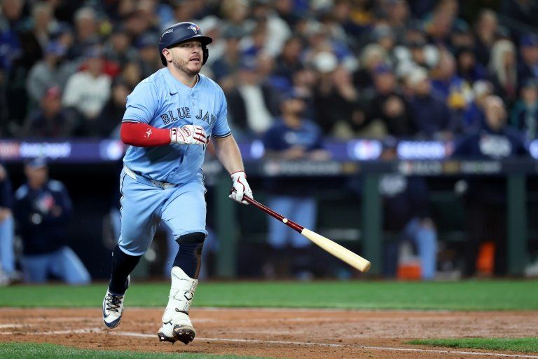 Azulejos despierta y vapulea a Marineros en el tercero de la Serie de Campeonato