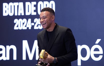 Mbappé recibe la Bota de Oro: 