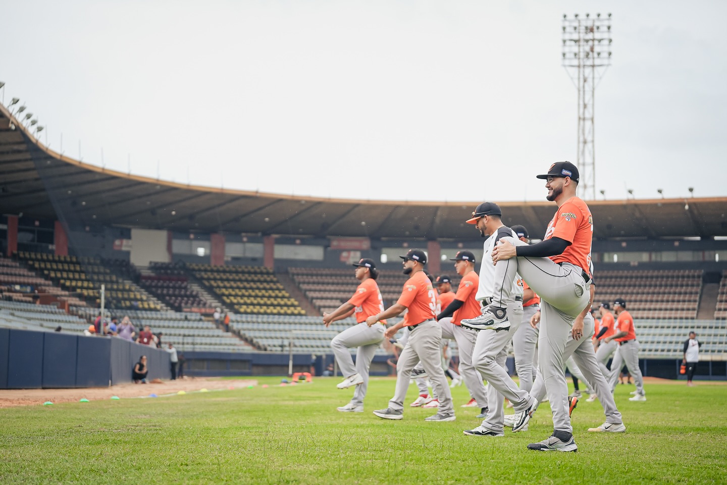 Águilas intensifican su pretemporada con llegada de jugadores y el retorno de Wilson Álvarez