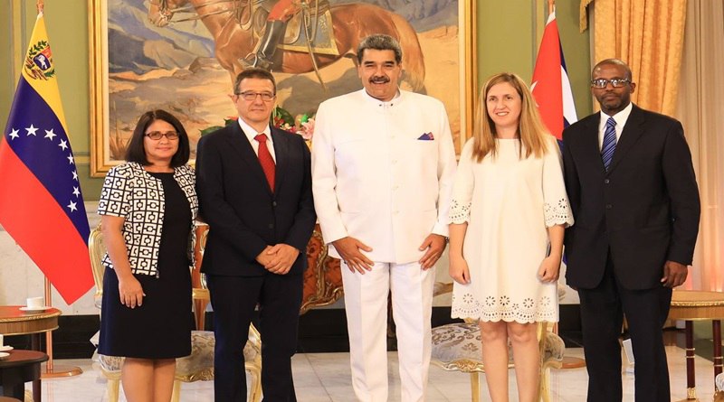 Presidente Maduro recibe cartas credenciales de los nuevos embajadores de Cuba y Líbano