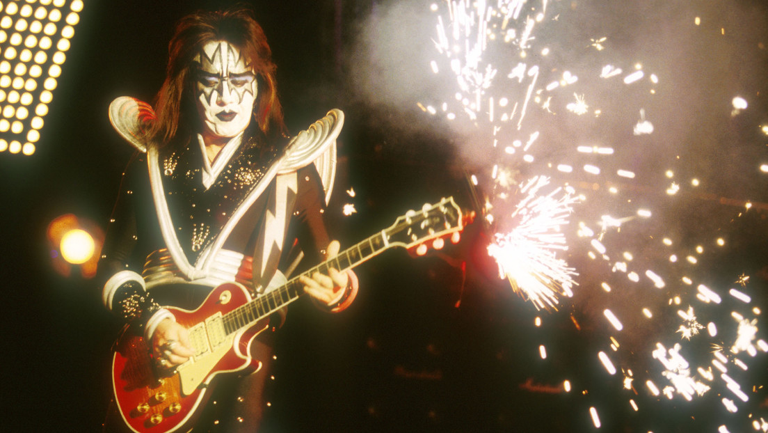 Muere Ace Frehley, guitarrista fundador de KISS, a los 74 años