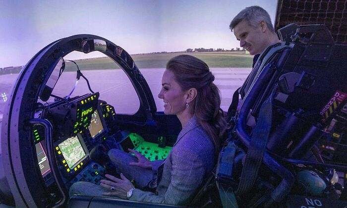 La princesa de Gales, al más puro estilo ‘Top Gun’, visita una base militar y revela un secreto de su hijo Louis