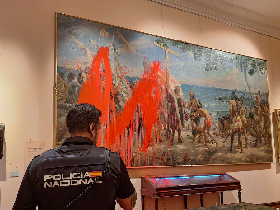 Detenidas tras atacar un cuadro de Colón en el Museo Naval de Madrid