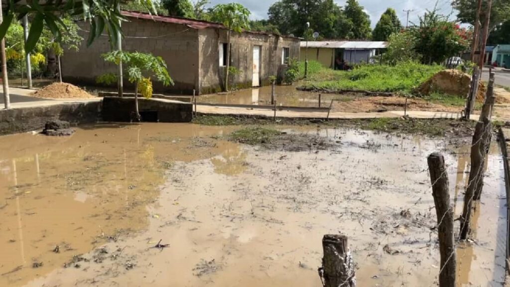 Crecida del río Amana afecta más de 200 viviendas en Maturín