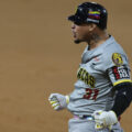 Leones rugió ante Tiburones en el Universitario