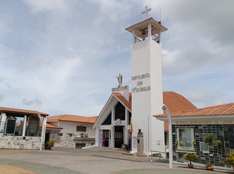 Trujillo habilita infraestructura para recibir vuelos internacionales durante canonización de JGH