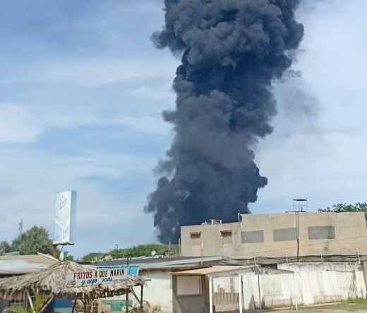 Reportan incendio en el patio de tanques en Palmarejo