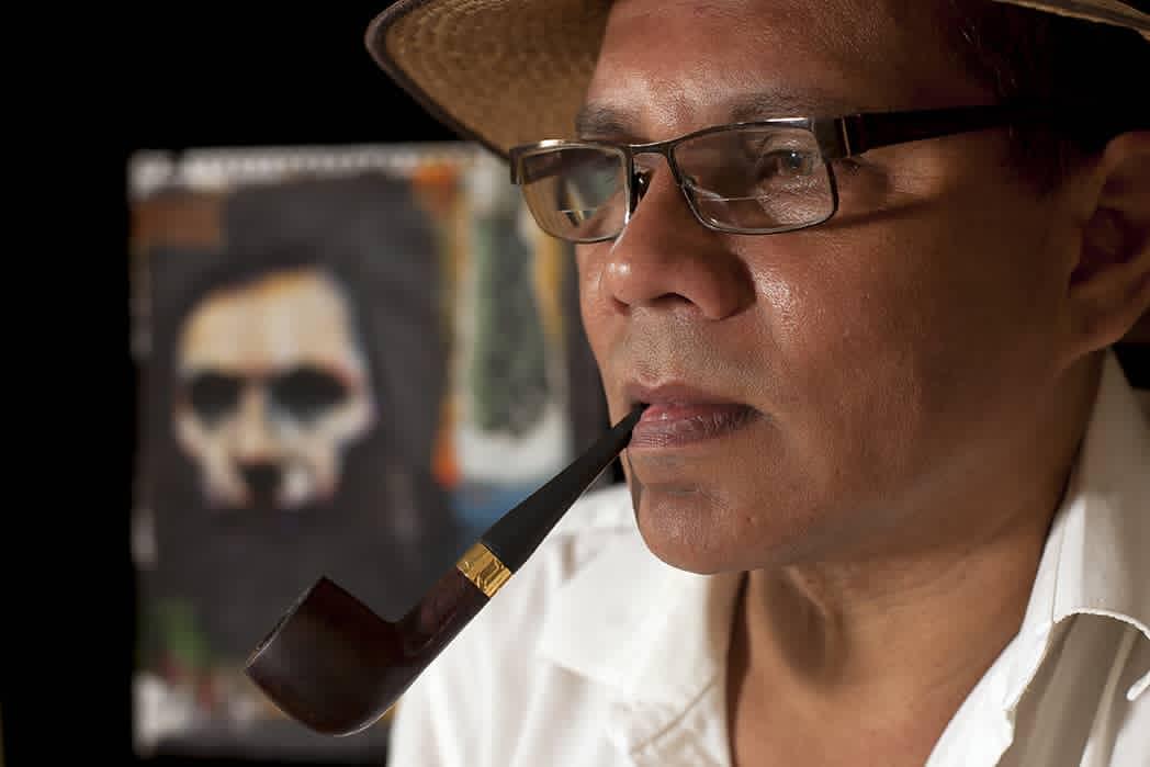 Elvis Rosendo pinta un puente entre Moscow y Maracaibo que cruzará la Feria de Arte en el Centro Doral de Miami