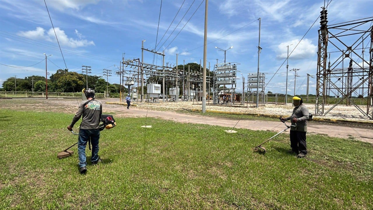Mejoran servicio eléctrico para más de 95 mil zulianos tras labores en subestación La Villa