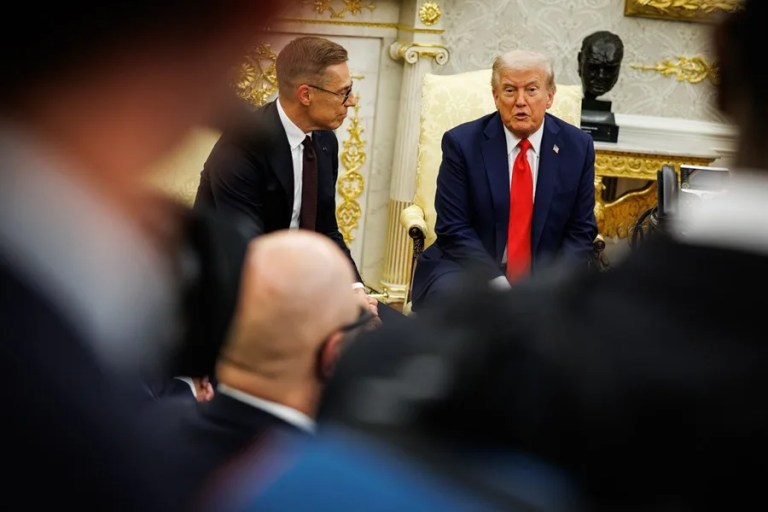Trump sugirió expulsar a España de la OTAN