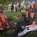 Familias enteras y jóvenes disfrutaron del encendido de luces en la Plaza de la República y celebraron el inicio de la Navidad