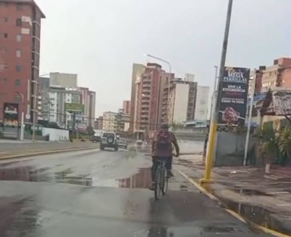 Alcaldía de Maracaibo hace llamado de atención a responsables por botes de agua