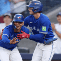 Azulejos apaleó a los Yankees para tomar ventaja en la Serie Divisional