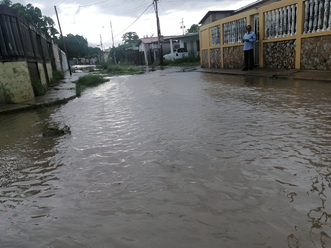 Cabimas inundada por las fuertes lluvias registradas desde esta madrugada