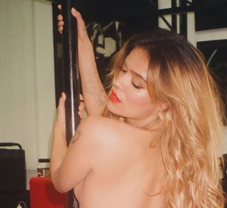 Karol G en el Crazy Horse de París: Reguetón en un Cabaré Histórico