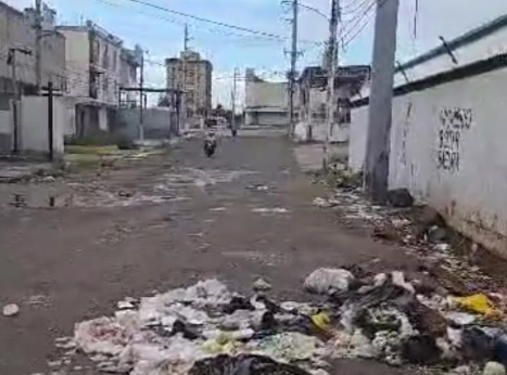 Arrestan a dos hombres por arrojar basura detrás de la Caja Regional en Maracaibo