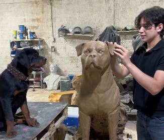 Josué Benjamín inmortaliza a su mejor amigo: “Les presento al bebé de la casa”