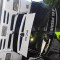 Nueve heridos dejó volcamiento de un autobús en la autopista Petare-Guarenas