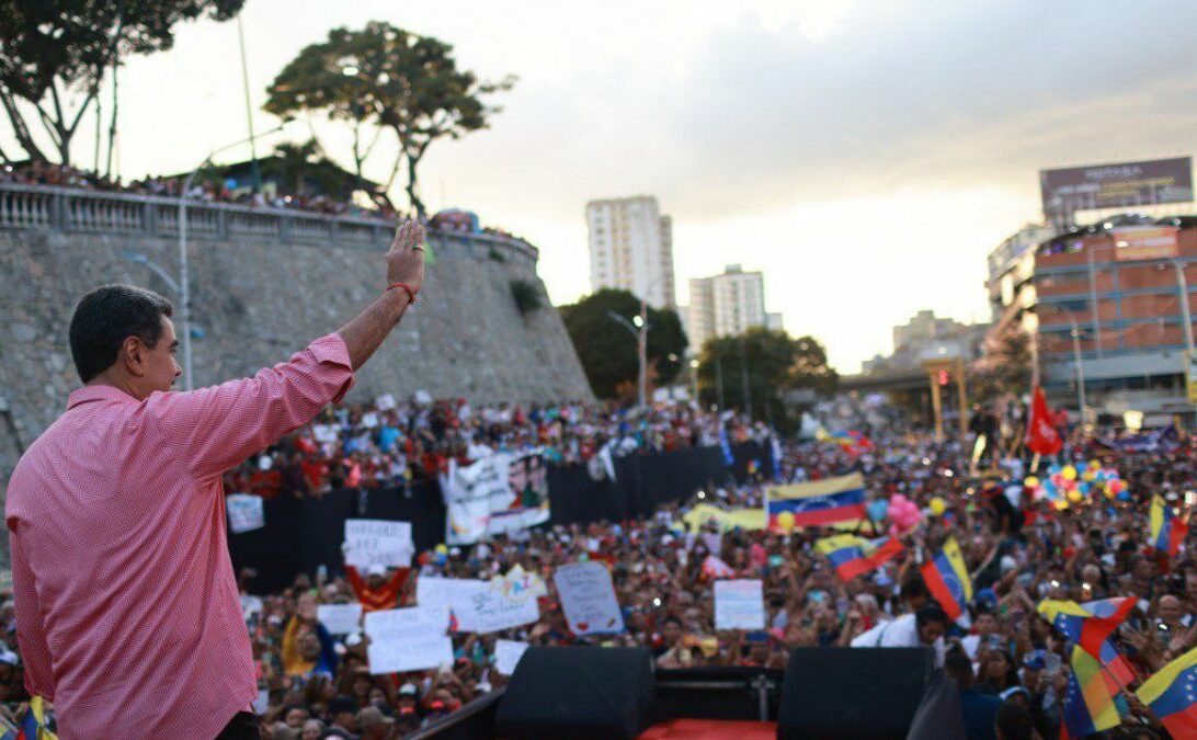 Presidente Maduro convoca a 