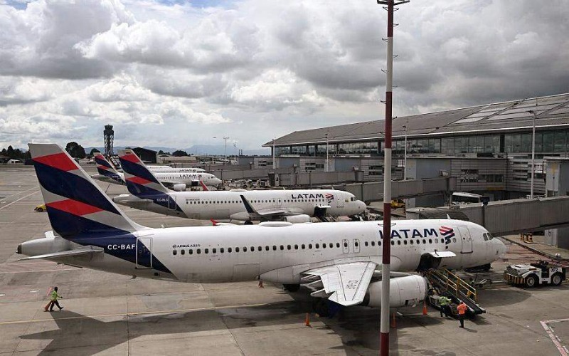 Aerolínea Latam anunció reprogramación de su vuelo Bogotá-Caracas para el 2-Dic