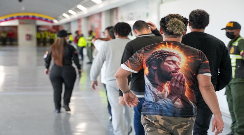 Gobierno nacional recibe a 166 connacionales que retornan en vuelo 83 desde Texas