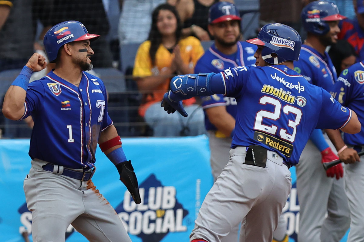 Tiburones impuso su dominio ante Leones en el Monumental