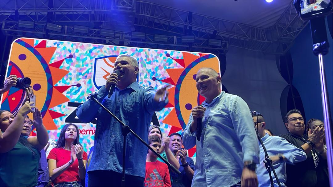 El gobernador del Zulia Luis Caldera y el alcalde Gian Carlo Di Martino encendieron la Navidad en Bella Vista