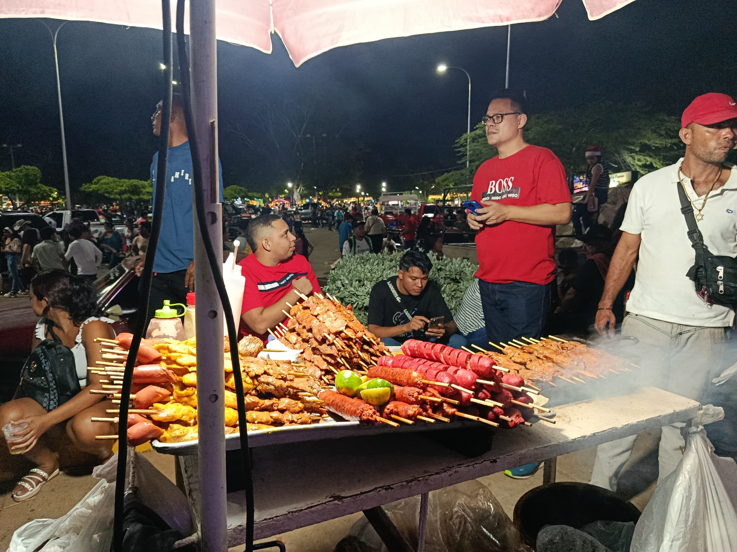 Ni los pinchos ni el buen emprendimiento faltaron en el encendido de Bella Vista