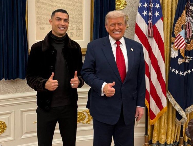 Diversión en la Casa Blanca: Trump haciendo jueguitos con Cristiano Ronaldo