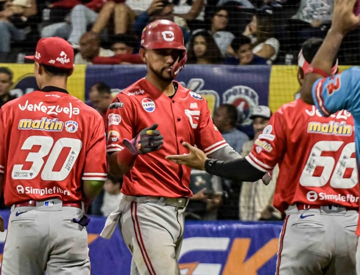 Cardenales se impuso ante Tiburones en el Universitario