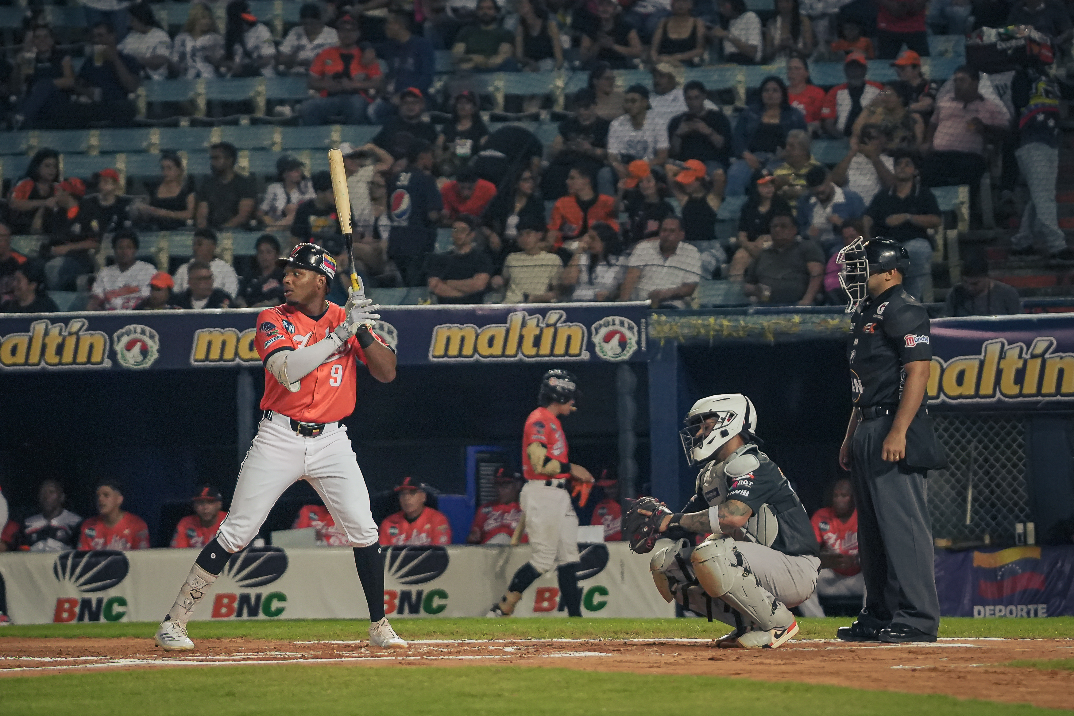 Águilas y Caribes chocan de nuevo en el nido