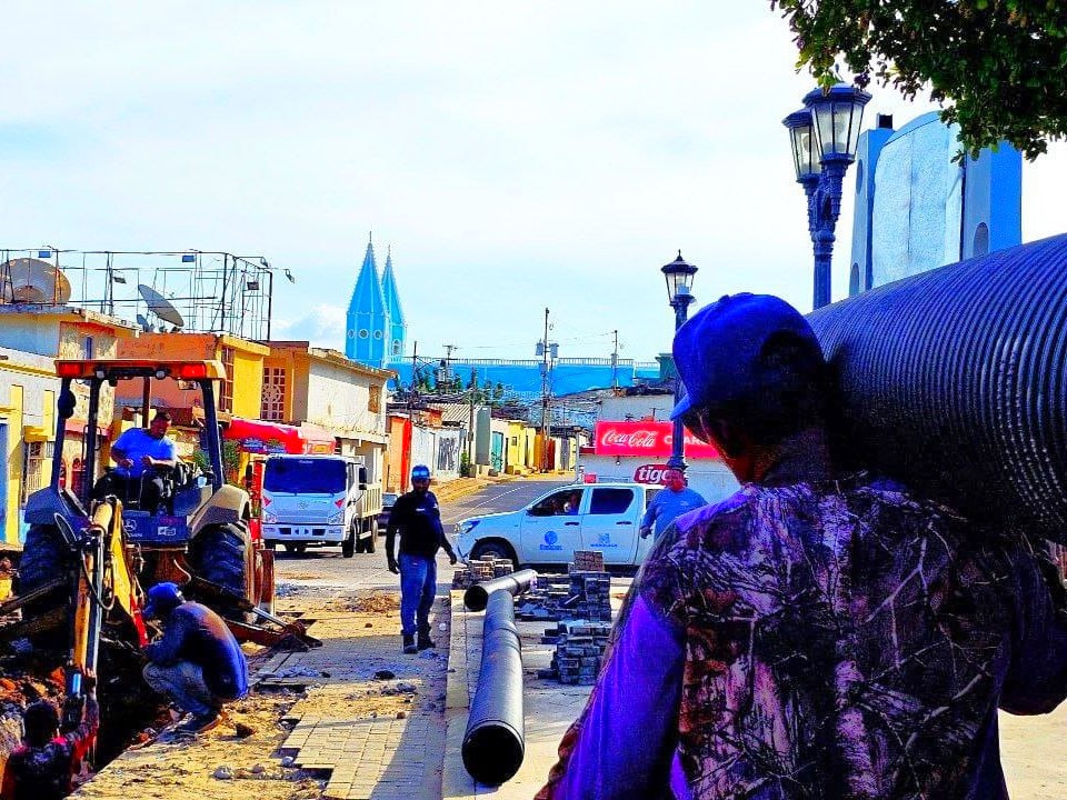 Culmina con éxito instalación de 80 metros de colector en el Boulevard Santa Lucía