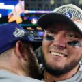 Así celebró Miguel Rojas el bicampeonato de los Dodgers tras su heroica actuación