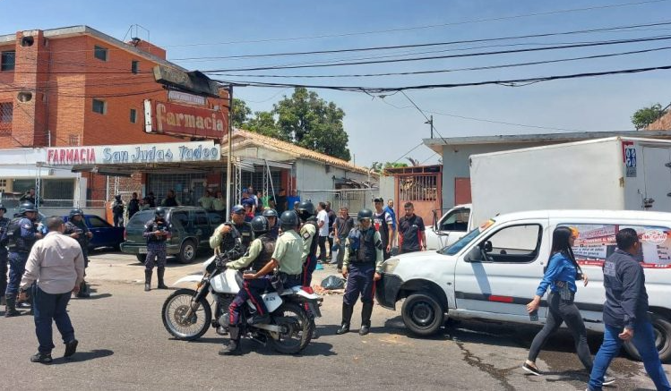 Graban vuelco de una camioneta en la avenida La Limpia