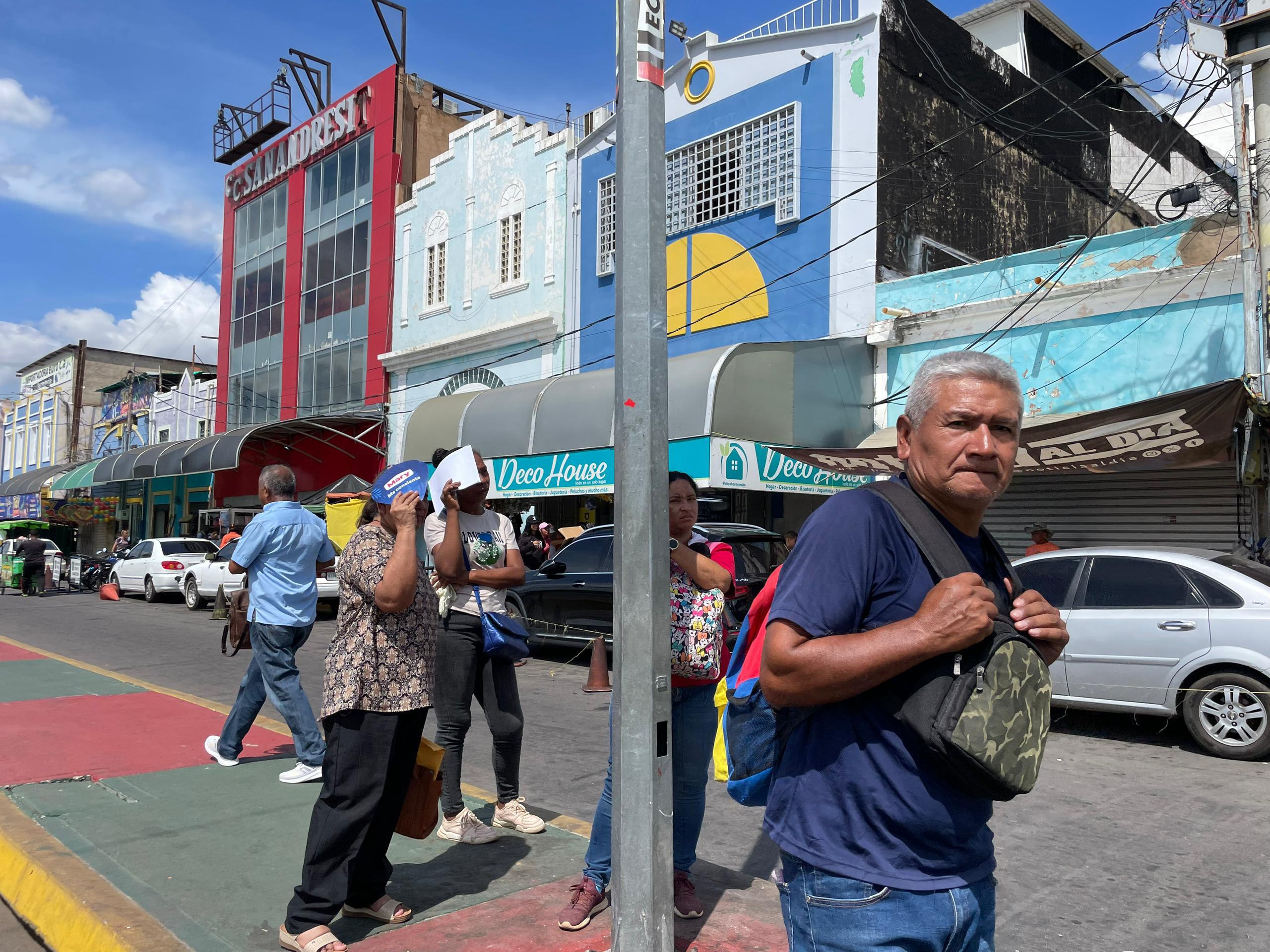 El alto costo de la movilidad: Estudiantes y trabajadores invierten hasta 80 dólares mensuales en pasajes