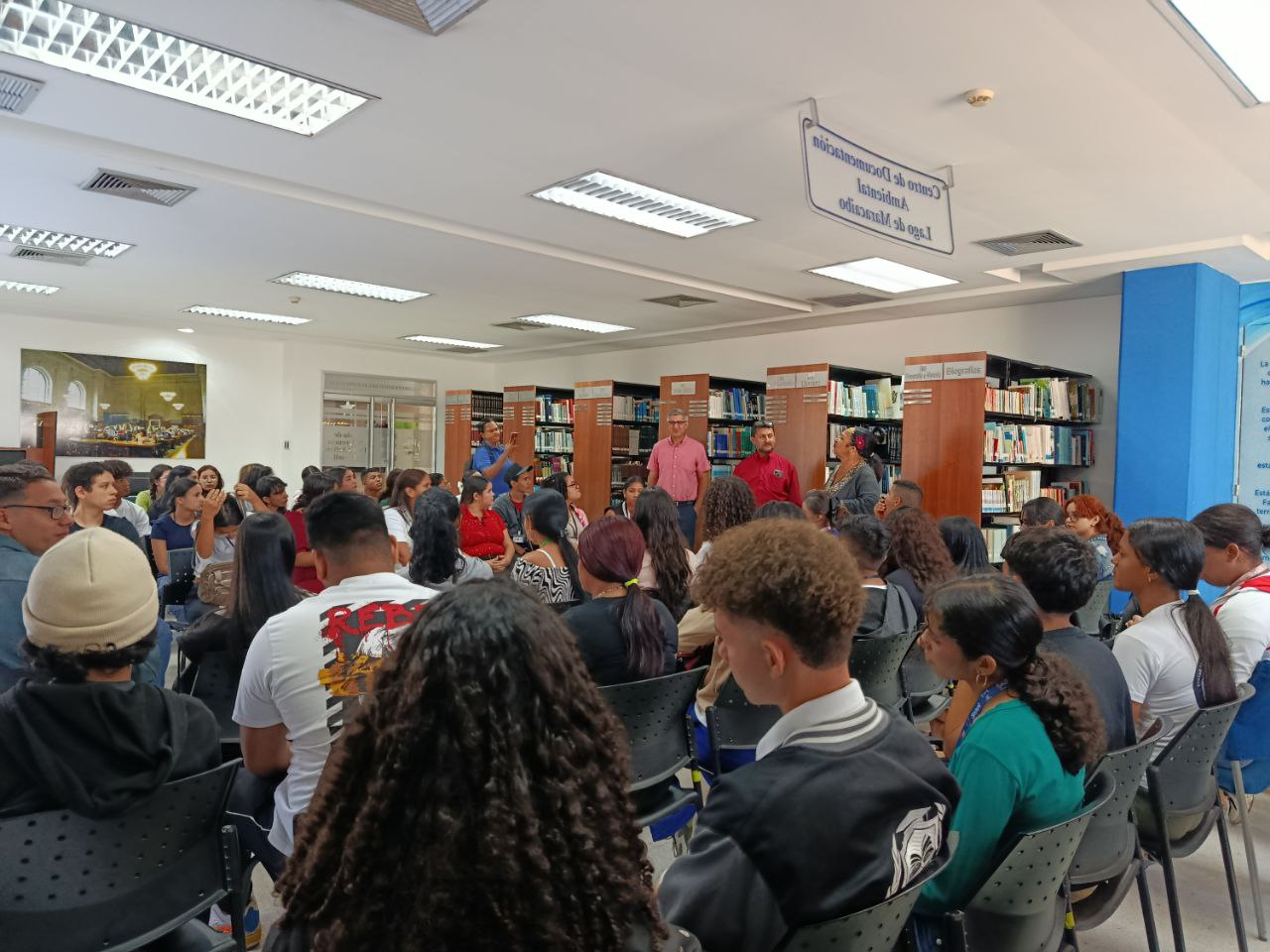 La biblioteca pública del estado Zulia recibe a más de 200 estudiantes universitarios en sus instalaciones