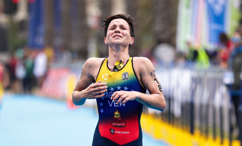 La venezolana Rosa Martínez conquistó un bronce histórico en el mundial de triatlón en Viña del Mar