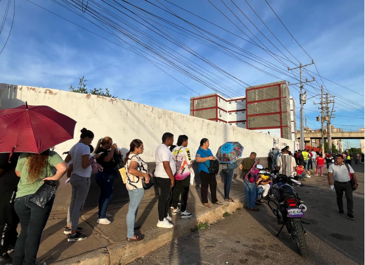 Más de 300 marabinos aprovechan la jornada de cedulación sin cita en el Saime de Sabaneta