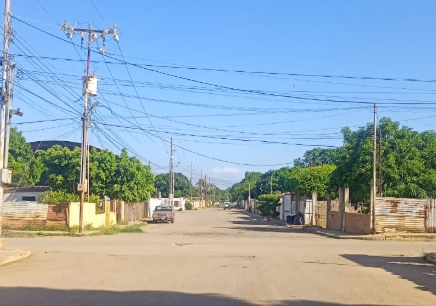 Cuatro meses sin luz llevan más de 87 familias del barrio Torito Fernández, al Oeste de Maracaibo