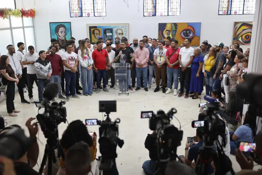Venezolanos repatriados de El Salvador piden garantías para acudir a una audiencia en EEUU