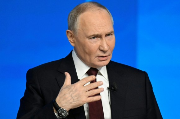 Putin asegura avances en el conflicto con Ucrania durante conferencia anual